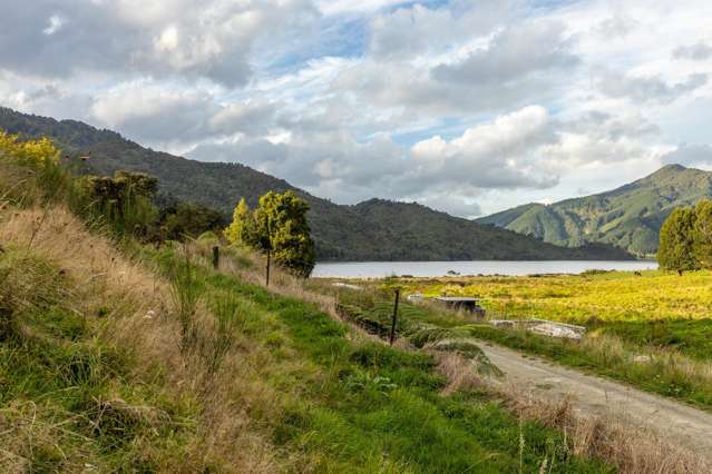 884 Queen Charlotte Drive Linkwater_3