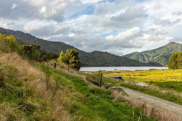 884 Queen Charlotte Drive Linkwater_3