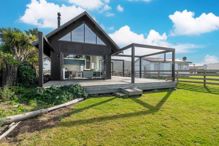 497 Waikawacurio Bay Road Curio Bay Southland Houses for Sale