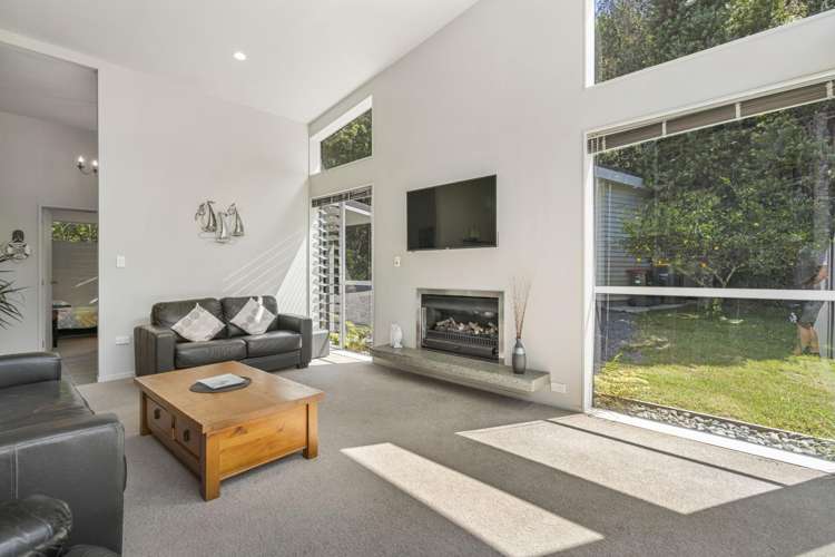 10 Beach Street Sandspit_11