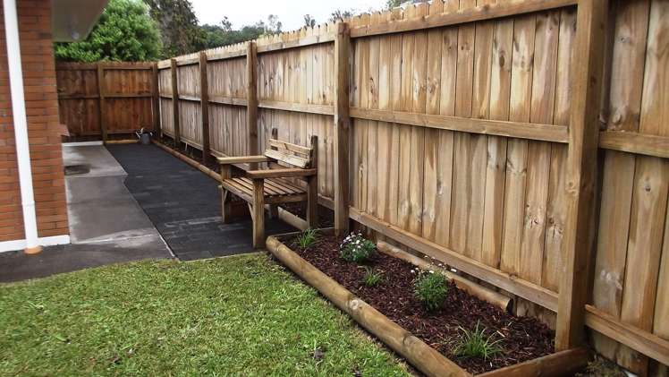 2/35 Beach Road Pahurehure_15