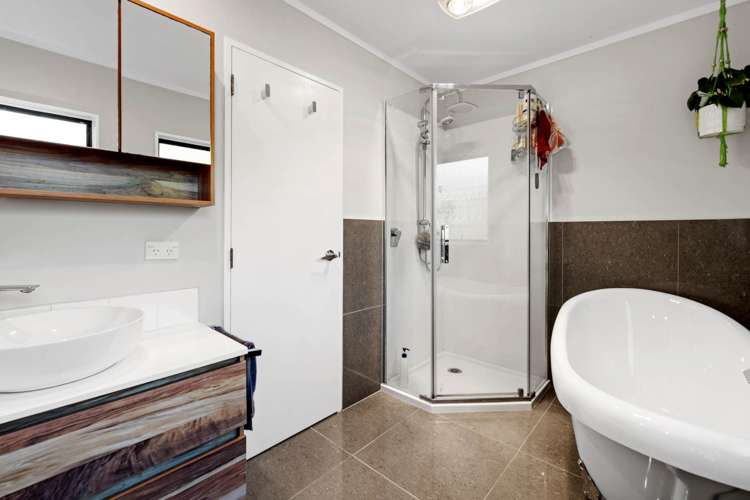 2/8 Leven Lane Totara Heights_12