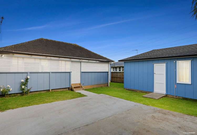 18 Ivon Road Otara_13