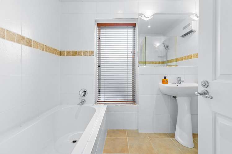 15 St Jerome Avenue Te Atatu Peninsula_16