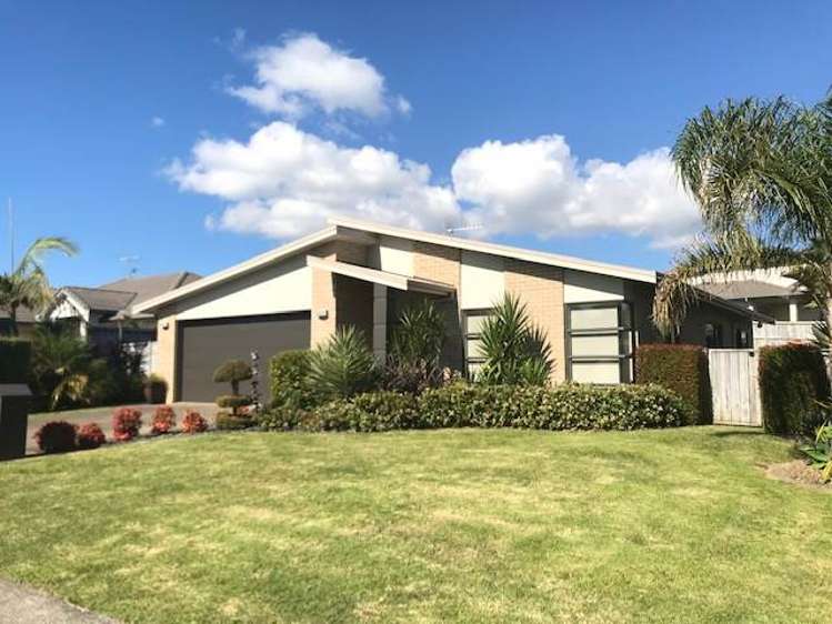 18 Pine Harbour Parade Beachlands_0