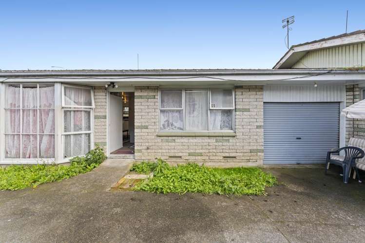2/79 Mangere Road_0