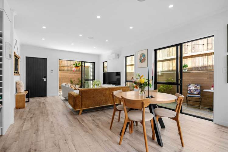 562d Beach Road Rothesay Bay_8