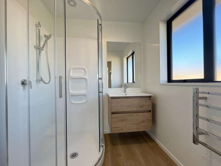 76 Accadia Drive 11103_15