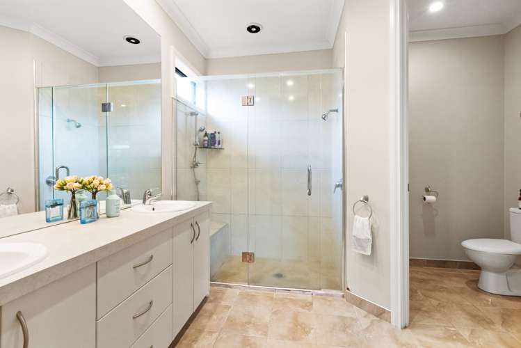 19 Heynes Place Clive_10