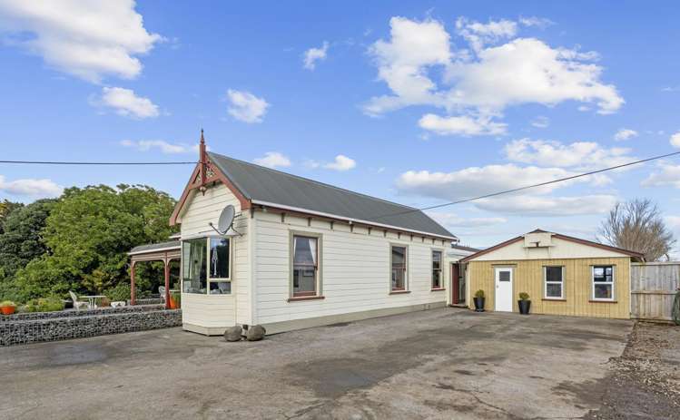 2071 South Road Otakeho_30