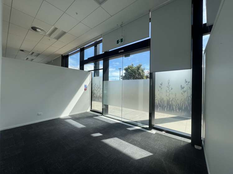 Ground/6 Leonard Isitt Drive Mangere_2