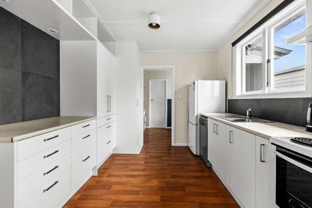 1215 Norfolk Crescent Mayfair_4