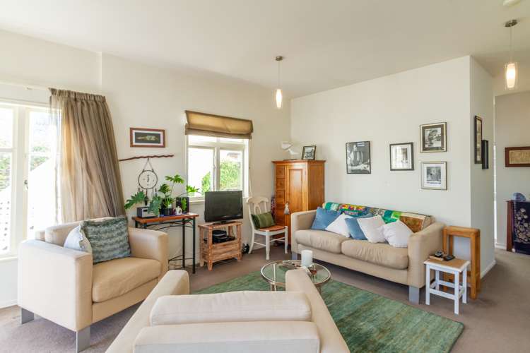 2/14 Up Oroua Street Eastbourne_6