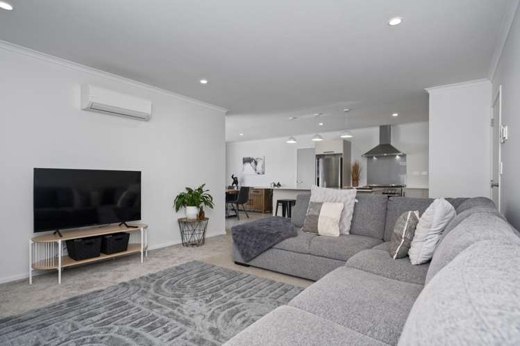 1 Benmore Crescent Pyes Pa_12