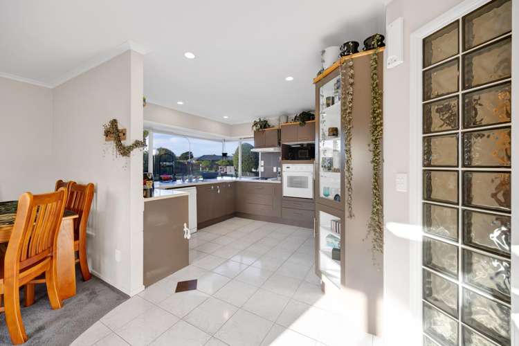 283 Glover Road Hawera_17
