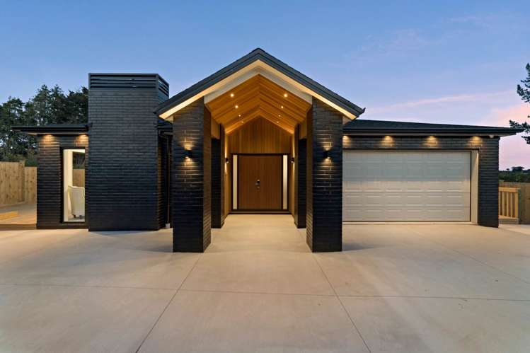 8 Barrel Crescent Swanson_1