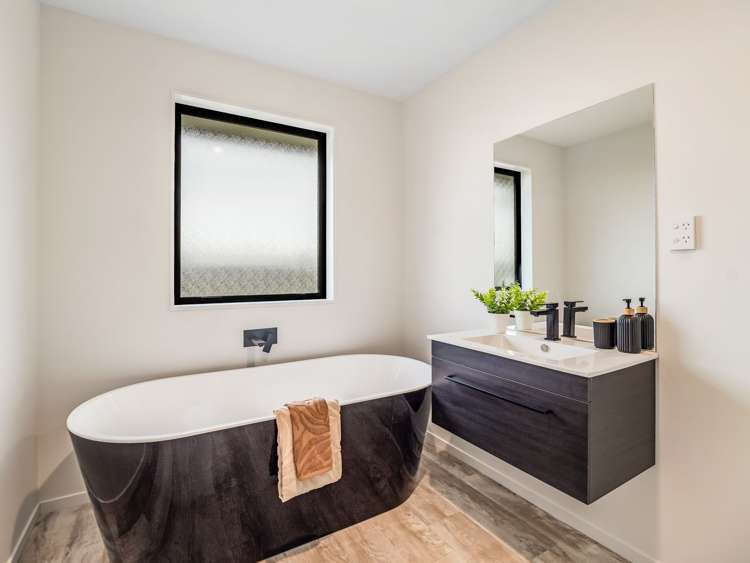 160 Faringdon Boulevard Rolleston_23