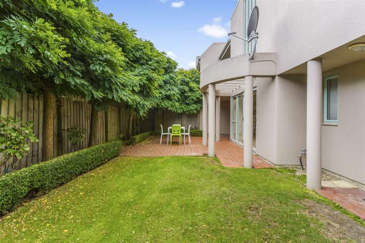 2/110 Nayland Street Sumner_24
