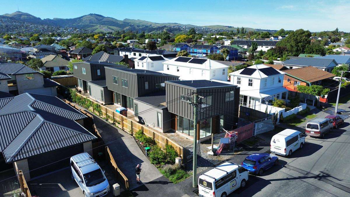 1-5/130 Neville Street_3