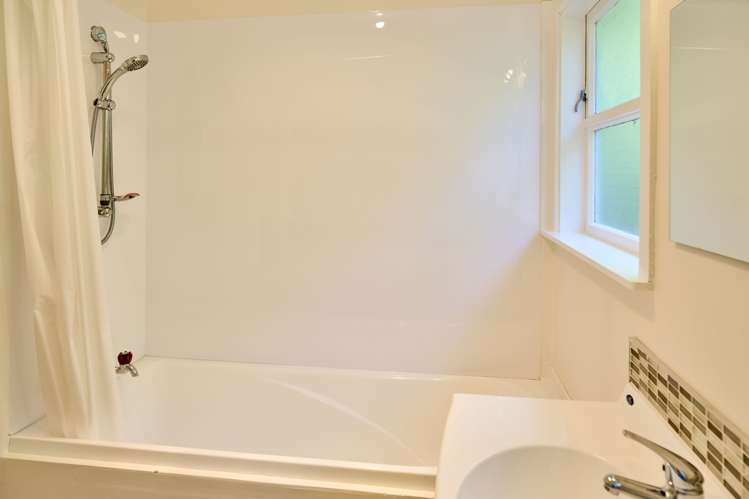 6 Matai Street Tawa_15