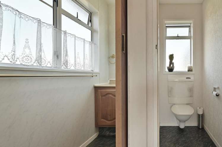 112 Lyndhurst Road Frimley_21