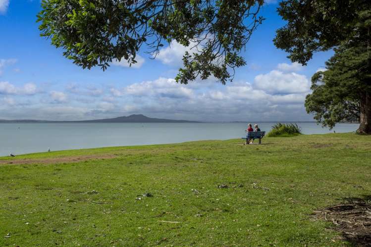 4/6 Beach Front Lane Browns Bay_7