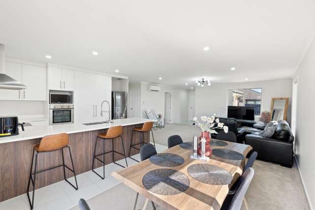 4 Captain Mitchell Drive 2359_4