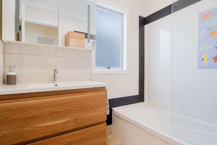 2/32 Hale Crescent Bayview_17