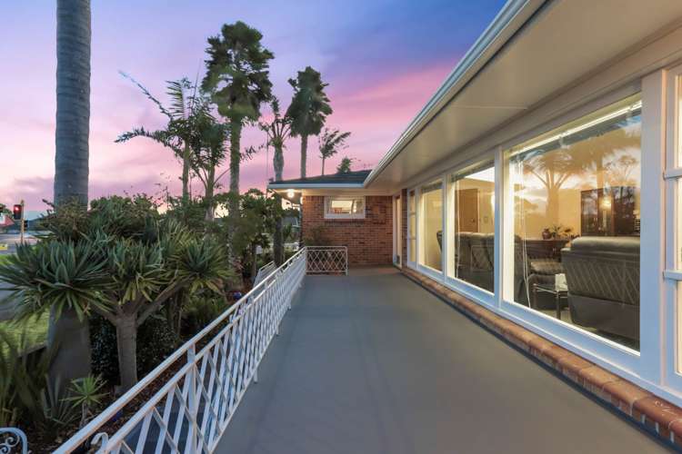 4265 Great North Road Glendene_5