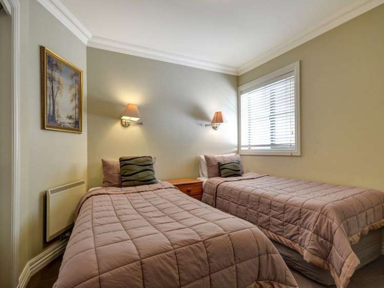 8/109 Au Beach Street Queenstown_8