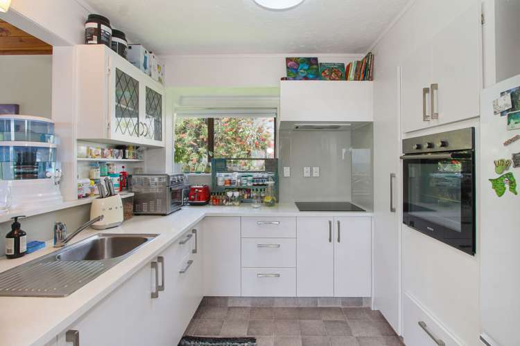 18a Gledstane Road Stanmore Bay_7
