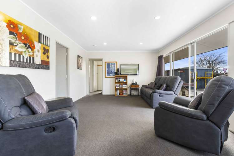 44 Karen Crescent Dinsdale_3