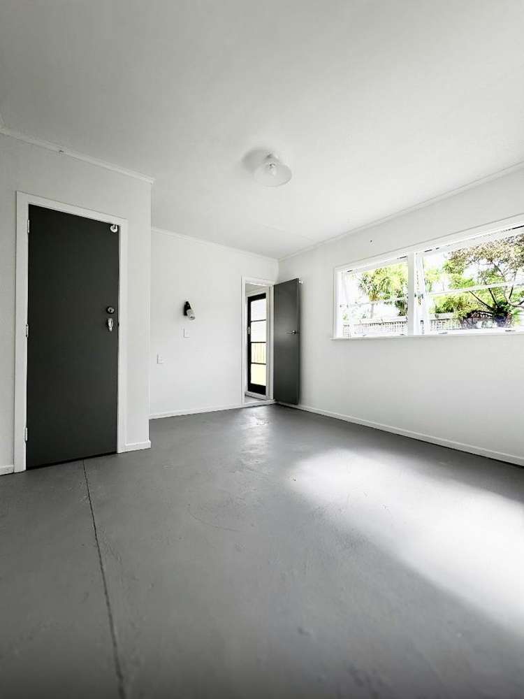  63 Wood Street Wainuiomata_16