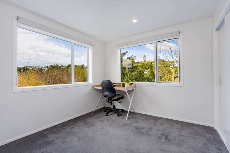 2/12H Relko Crescent Torbay_12