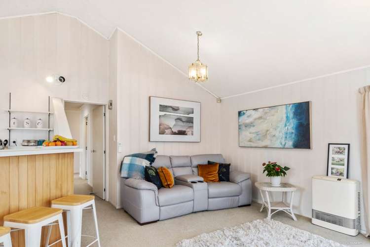 2/288 Queen Street Pukekohe_7