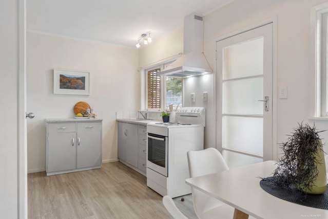 2/769 Beach Road Browns Bay_4