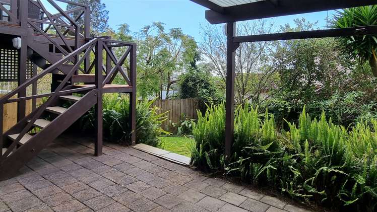 1/685a East Coast Road Browns Bay_14