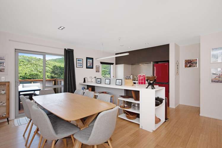 35 Saddleback Grove Karori_12