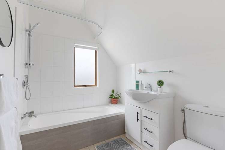 2/3 Courant Place Clover Park_8