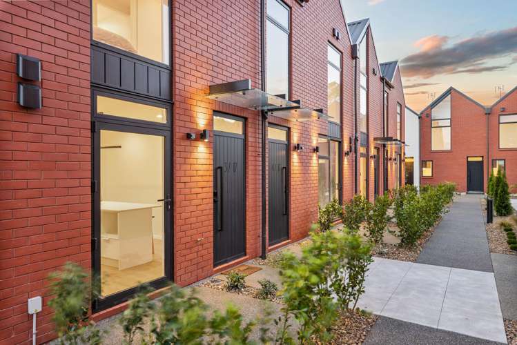2/17 Donald Place Merivale_14