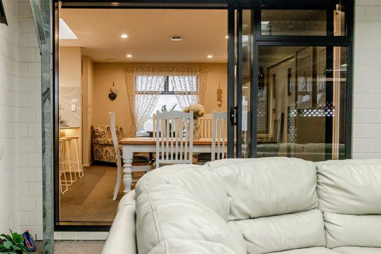 8 Higgins Place Paroa_24