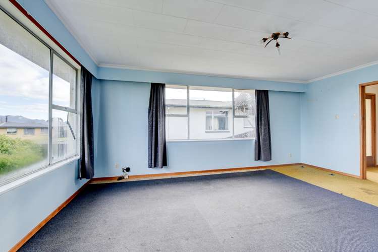 6 Dale Crescent Gore Surrounds_6