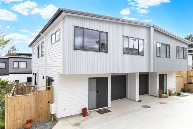 Spacious, Modern & Brand-New – Howick Duplex Gem