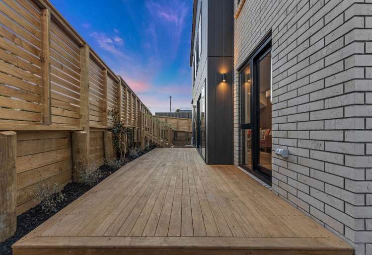 98a Royal Road Massey_14