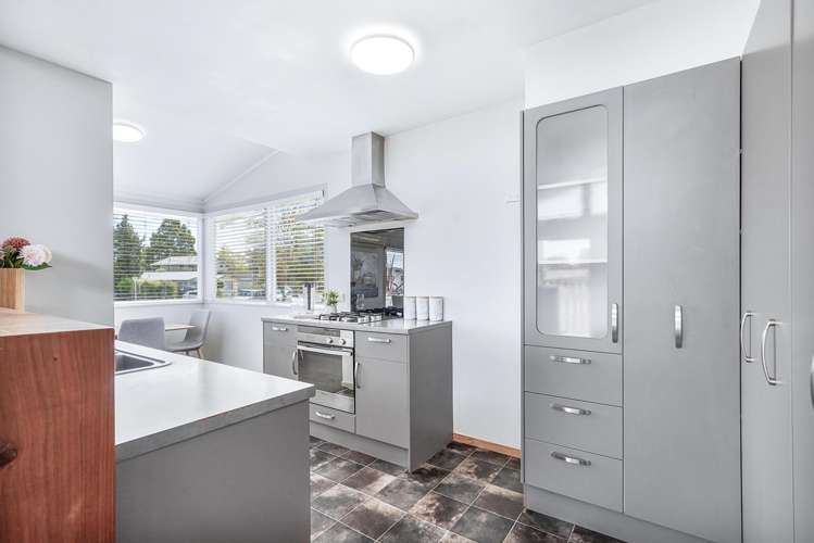 24 Ashurst Avenue Pukete_3