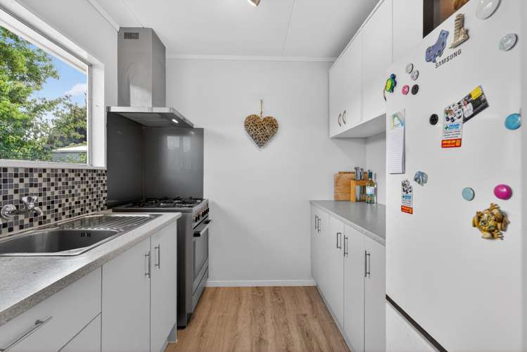 2 Takanini Grove Stokes Valley_8