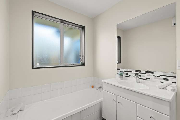 592 Madras Street St Albans_9