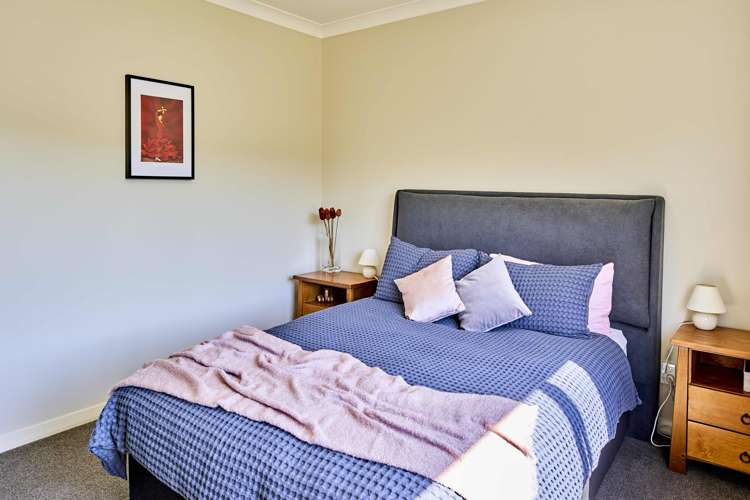 37 Meadowbank Drive Belmont_10