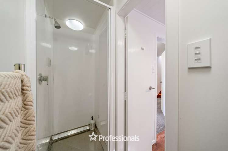 215 Whites Line East Waiwhetu_13