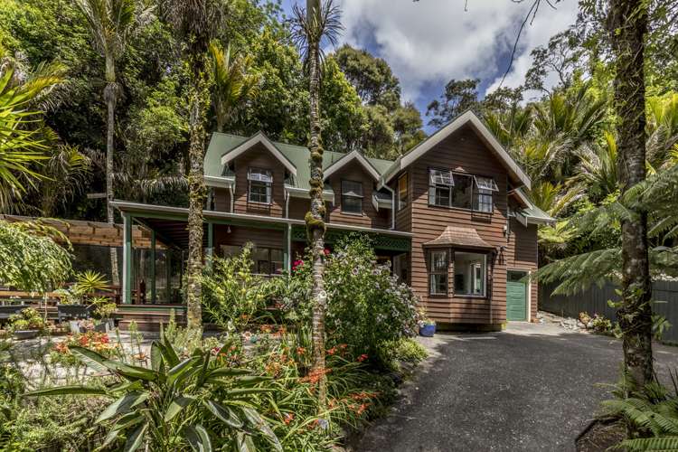 9 Valley Road Titirangi_0